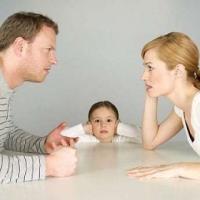 Divorcing-Parties-with-Son-at-Table